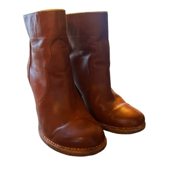 Size 7 women’s Timberland Marge pull on leather heel booties great condition - Picture 2 of 7